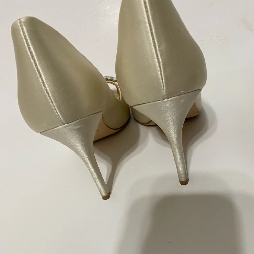 Badgley Mischka Women's Cream Embellished Heels size 9.5